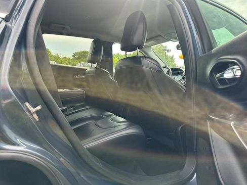 Used 2020 Jeep Cherokee Limited FWD image 15