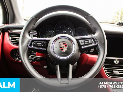 Used 2024 Porsche Macan image 25