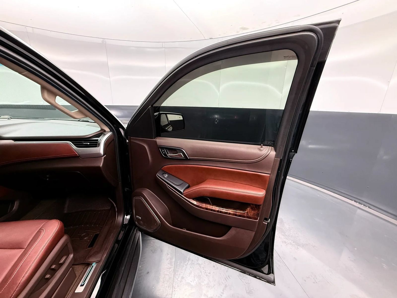 Used 2017 Chevrolet Suburban Premier AWD/4WD image 9