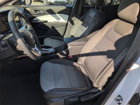 Used 2025 Chevrolet Trax LT w/ LT Convenience Package image 14