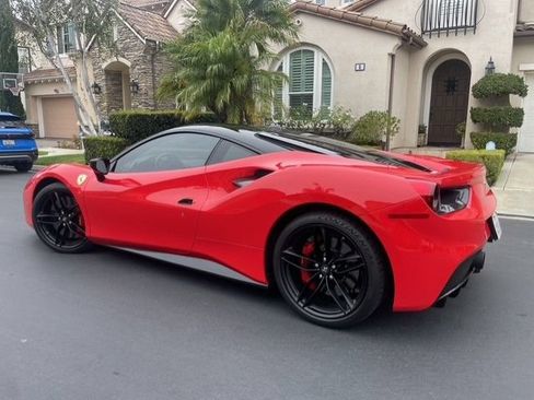 Used 2018 Ferrari 488 GTB RWD image 7