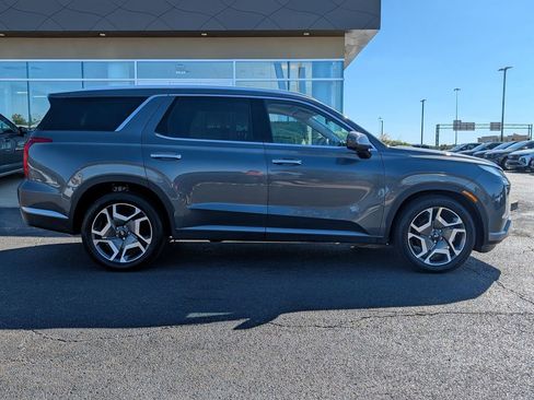 Used 2024 Hyundai Palisade SEL w/ Premium Package image 3