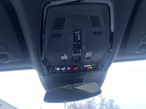 Used 2025 Cadillac Lyriq Luxury image 34