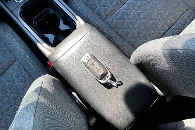 Used 2026 Nissan Kicks SV FWD image 31