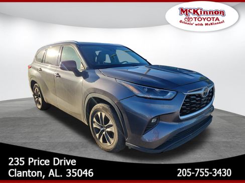 Used 2021 Toyota Highlander XLE FWD image 1