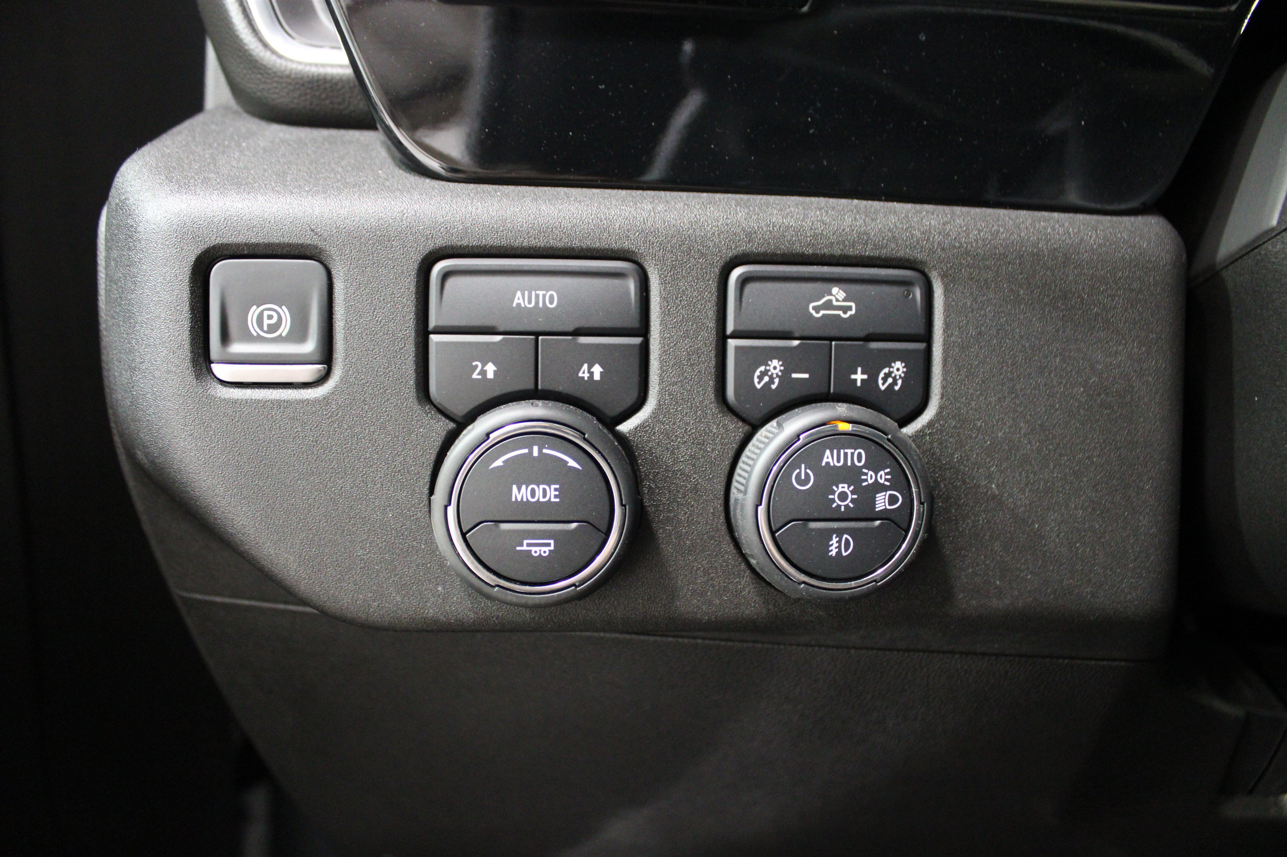 Used 2024 Chevrolet Silverado 1500 RST w/ Protection Package AWD/4WD image 2