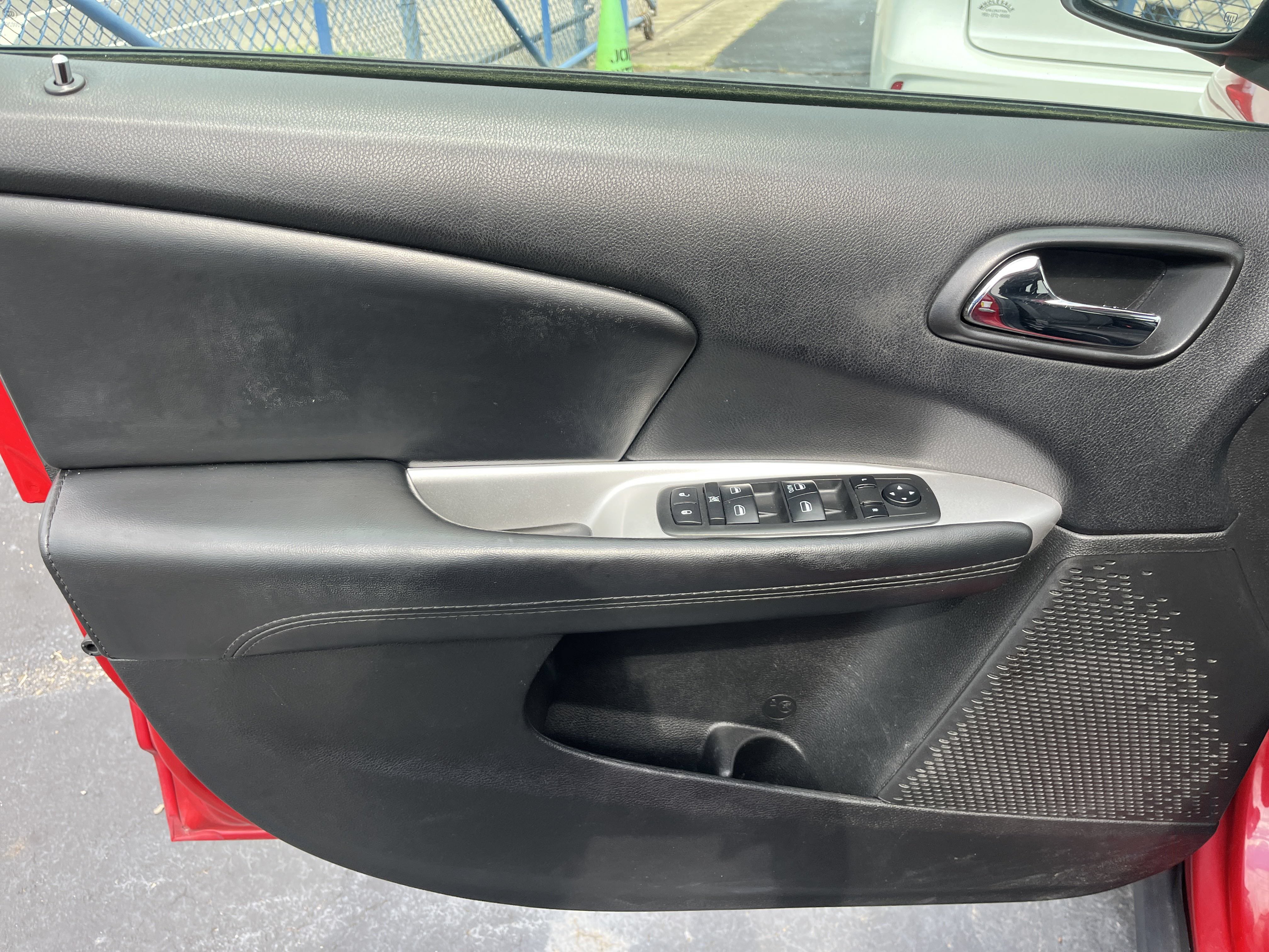 Used 2018 Dodge Journey SE w/ Blacktop Package FWD image 11