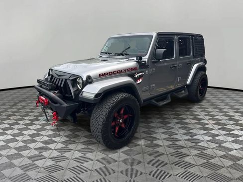 Used 2018 Jeep Wrangler Unlimited Sahara AWD/4WD image 2
