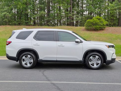 Used 2025 Honda Pilot EX-L image 30