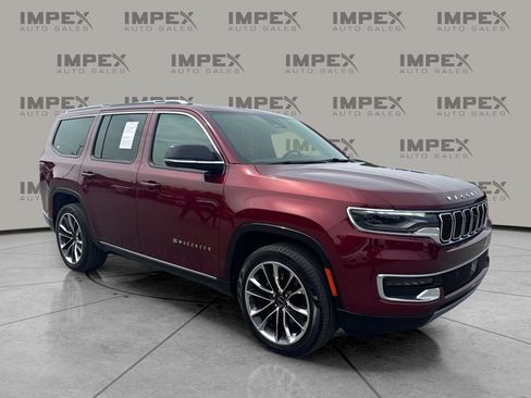 Used 2025 Jeep Wagoneer Series III w/ Premium Group I AWD/4WD image 7