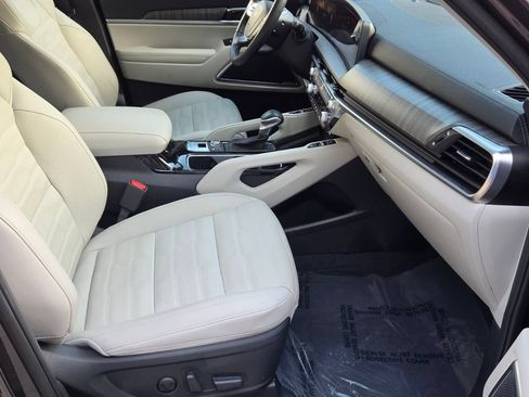 Used 2025 Kia Telluride SX Prestige AWD/4WD image 18