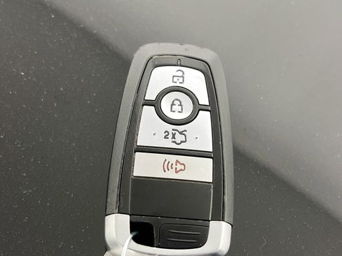 Used 2020 Ford Fusion SE image 36