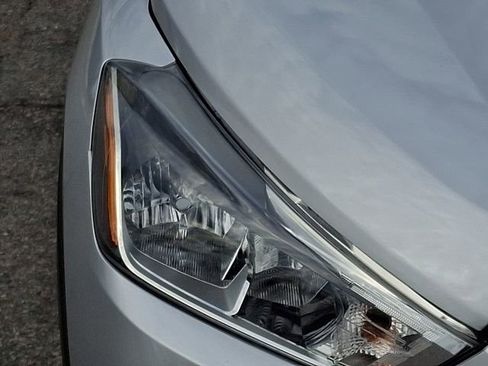 Used 2019 Nissan Kicks S image 10