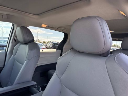 Used 2022 Toyota Sienna XLE FWD image 25