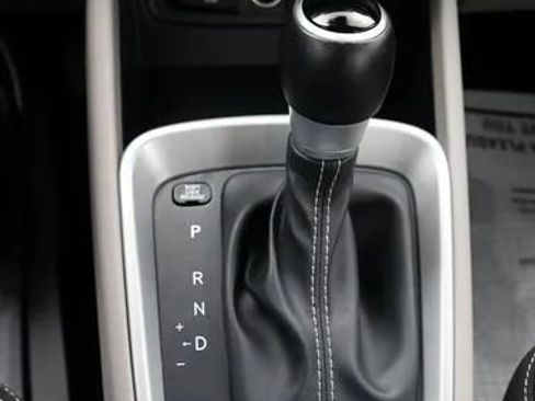 Used 2025 Hyundai Venue SEL FWD image 36