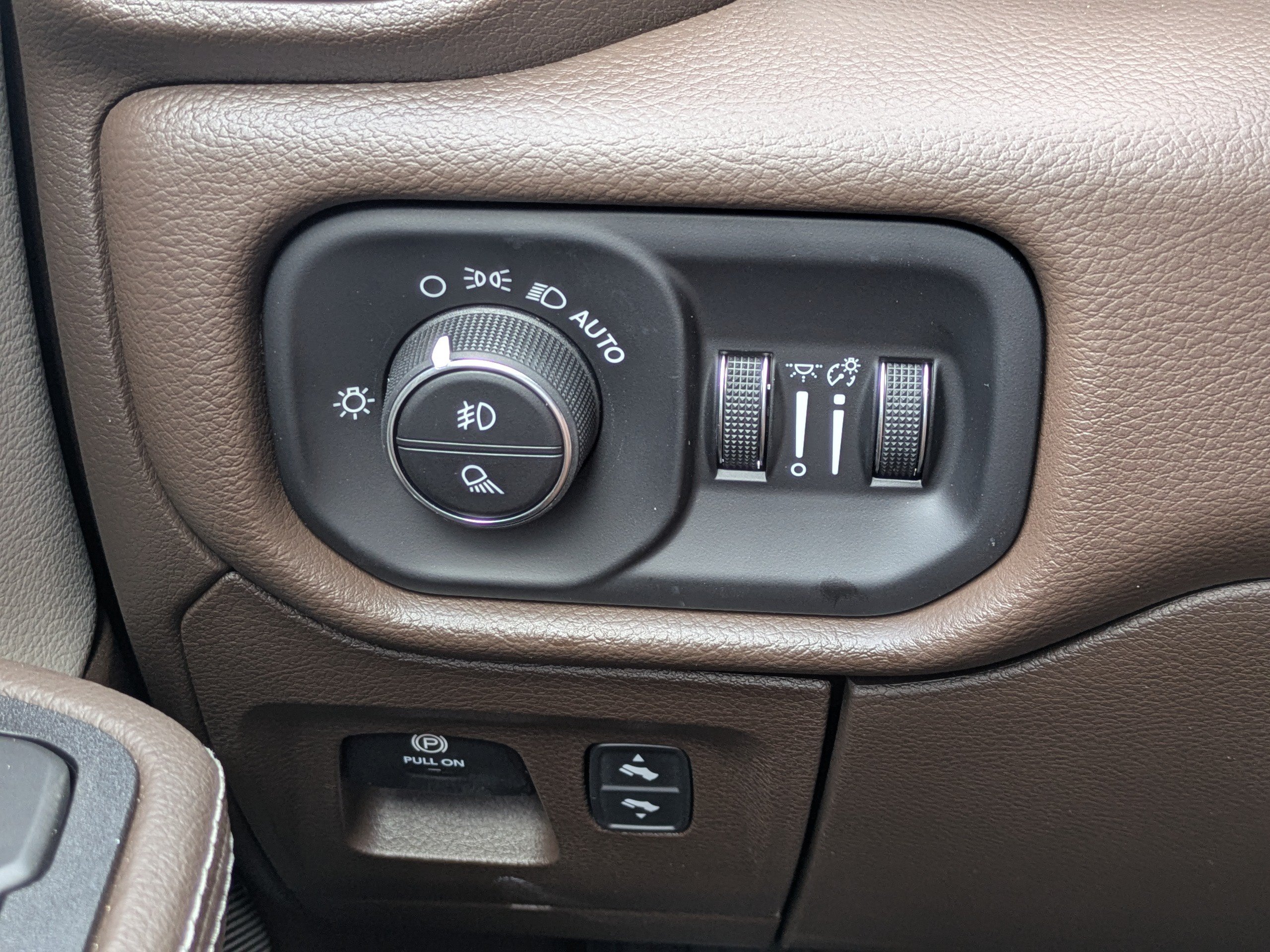 Used 2026 RAM 1500 Laramie w/ Advanced Safety Group II AWD/4WD image 21