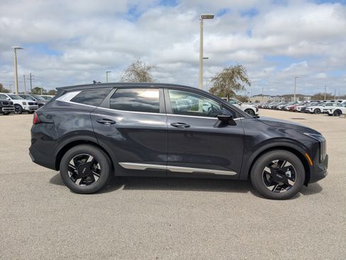 New 2026 Kia Sportage LX FWD image 4