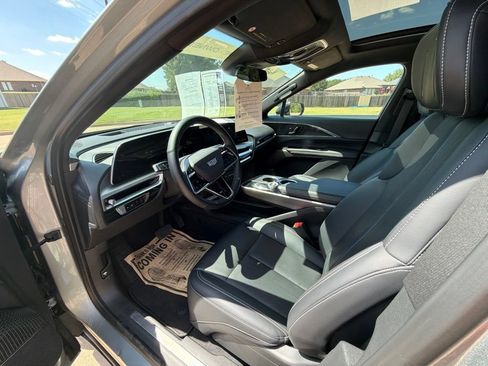 Used 2024 Cadillac Lyriq Luxury RWD image 11