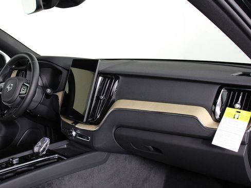 New 2026 Volvo XC60 B5 Core image 9