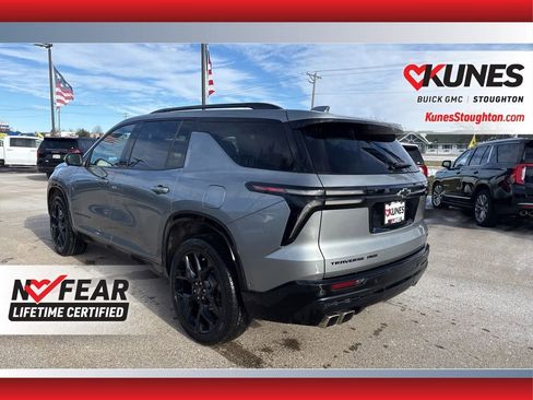Used 2025 Chevrolet Traverse RS image 9