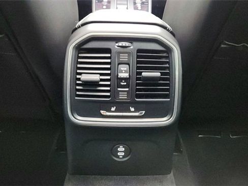 Used 2024 Porsche Macan w/ Premium Plus Package image 38