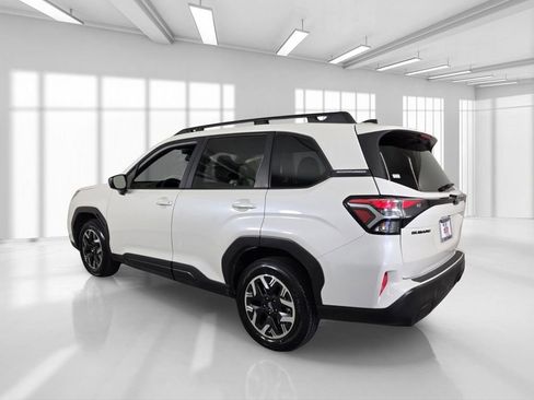 Certified 2025 Subaru Forester Premium w/ Convenience Package #1 AWD/4WD image 5