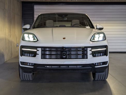 Certified 2025 Porsche Cayenne Coupe image 12