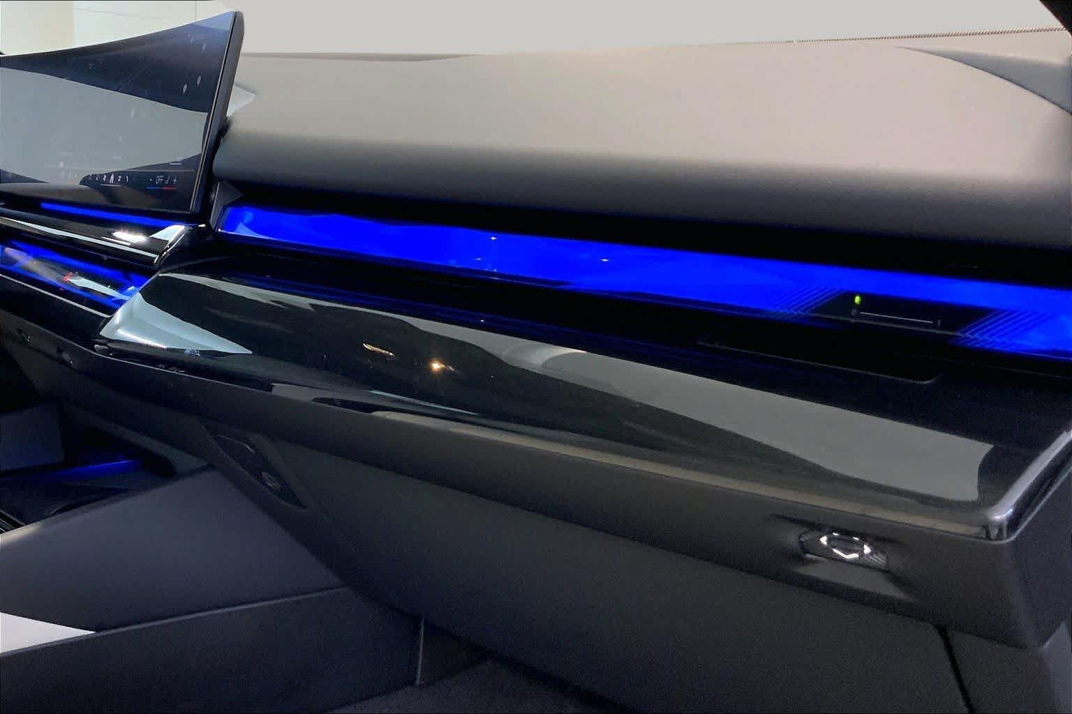 Used 2025 BMW i5 xDrive40 w/ Premium Package AWD/4WD image 18