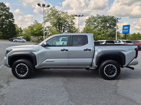 Used 2024 Toyota Tacoma TRD Off-Road AWD/4WD image 9