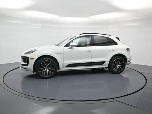 Used 2026 Porsche Macan image 2
