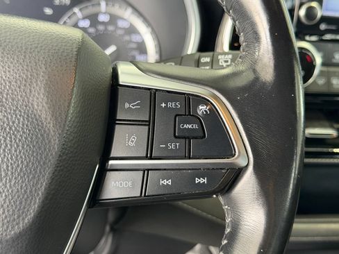 Used 2021 Toyota Highlander XSE FWD image 26