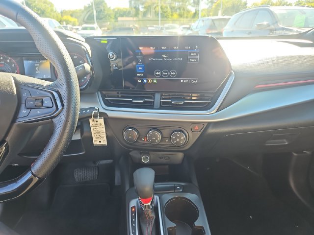 Used 2025 Chevrolet Trax RS FWD image 17