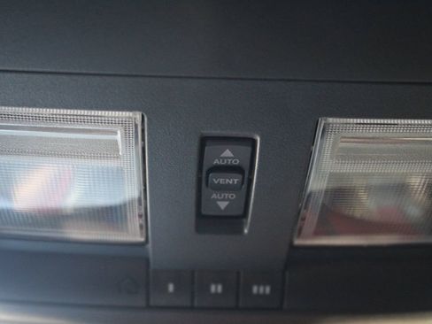 Used 2015 Dodge Challenger SRT w/ Technology Group image 41