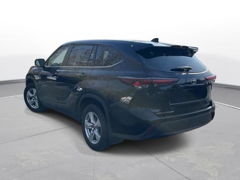 Certified 2024 Toyota Highlander LE image 10