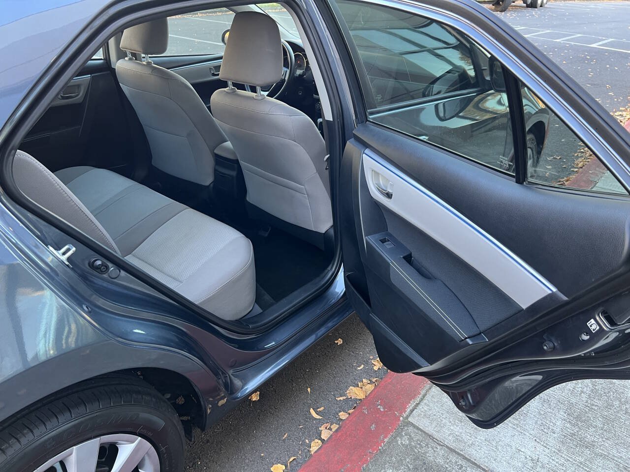 Used 2016 Toyota Corolla LE FWD image 11