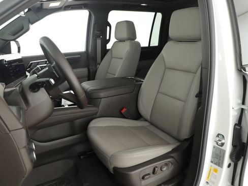 Used 2025 Chevrolet Suburban Z71 w/ Comfort Package image 15