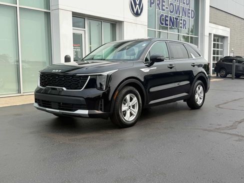 Used 2025 Kia Sorento LX FWD image 1