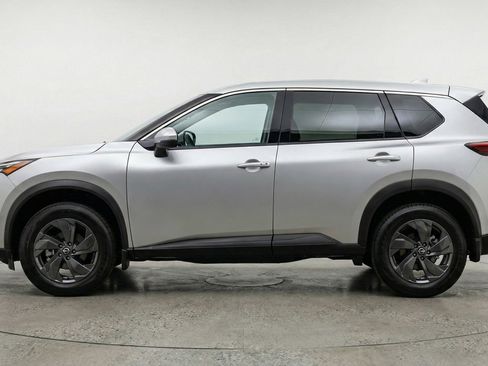 Used 2025 Nissan Rogue SV image 5