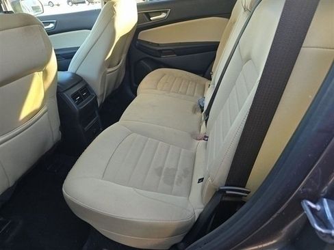 Certified 2022 Ford Edge SE image 4