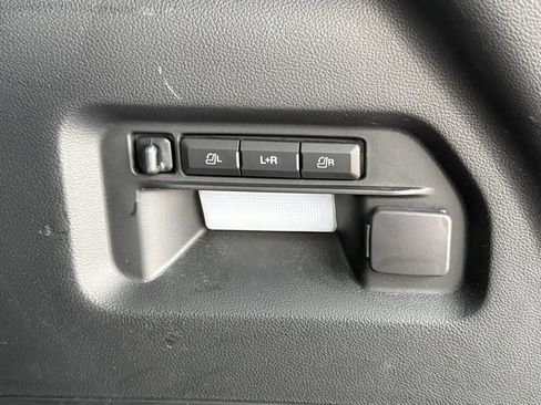 Used 2023 Ford Explorer Platinum w/ Technology Package image 38