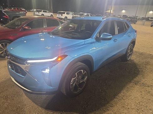 Used 2026 Chevrolet Trax LT image 8