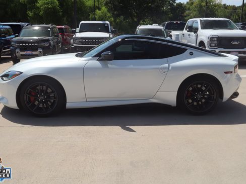 Used 2024 Nissan Z Performance w/ Floor Mat Package RWD image 7