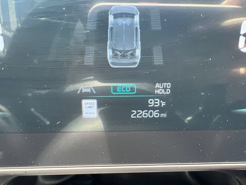 Used 2025 Kia Sportage EX AWD/4WD image 4