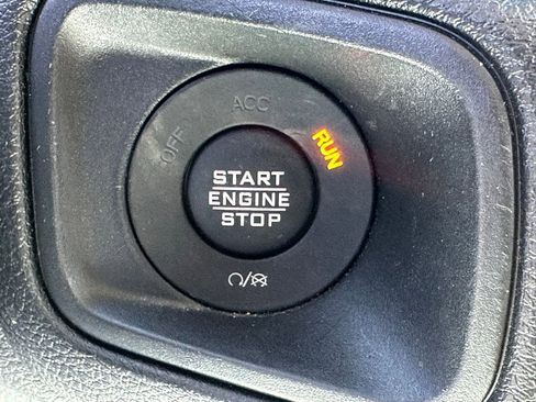 Used 2024 Jeep Wrangler Sport S image 28