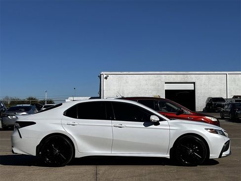 Used 2023 Toyota Camry XSE image 3