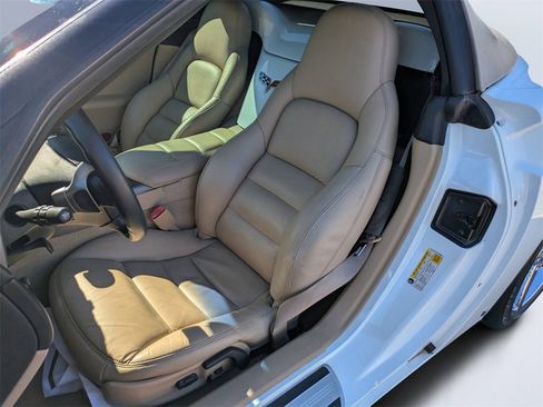 Used 2007 Chevrolet Corvette Convertible w/ Preferred Equipment Group image 16