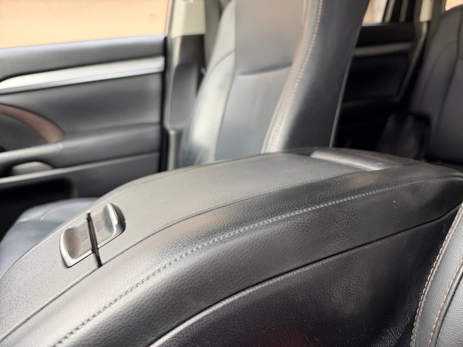 Used 2018 Toyota Highlander XLE w/ Carpet Mat Package (TMS) FWD image 15