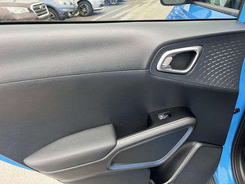 Used 2023 Kia Soul EX image 18