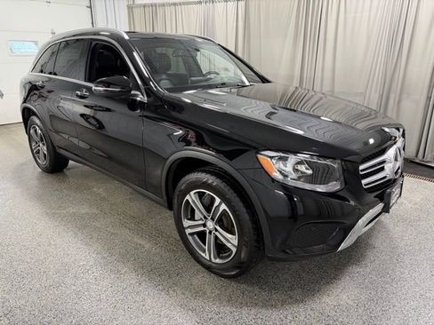 Used 2017 Mercedes-Benz GLC 300 4MATIC image 3