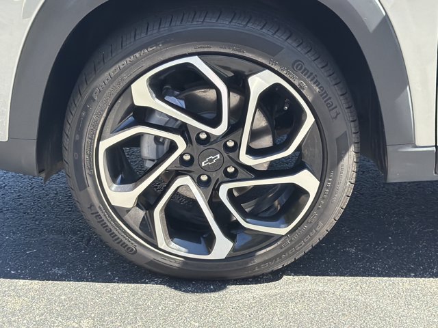 Used 2025 Chevrolet Trax RS w/ Sunroof Package FWD image 11